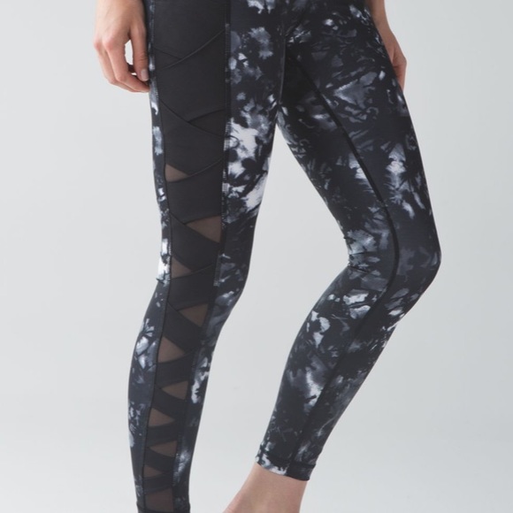 Lululemon Rise and Flow Pant - Size 8 - Picture 4 of 10